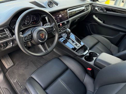 Used 2026 Porsche Macan image 4