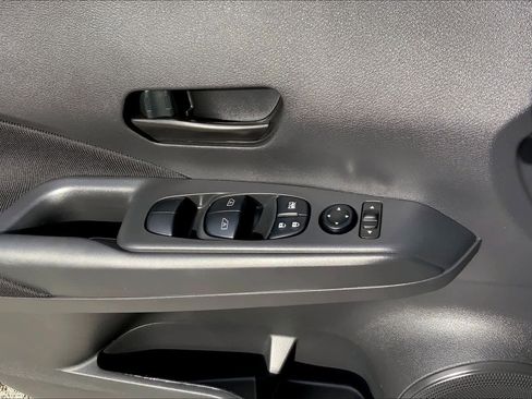 Used 2025 Nissan Kicks Play S image 32