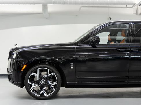 New 2027 Rolls-Royce Cullinan Black Badge AWD/4WD image 17