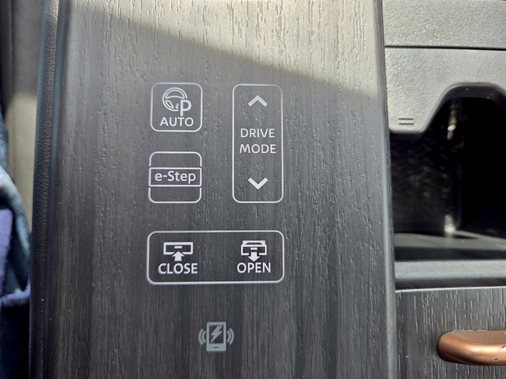 Used 2023 Nissan Ariya FWD image 44