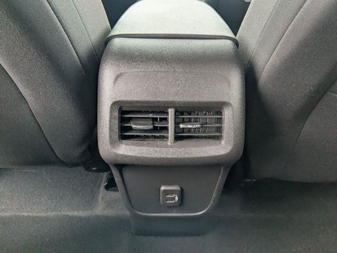 Used 2023 Chevrolet Equinox LT image 19