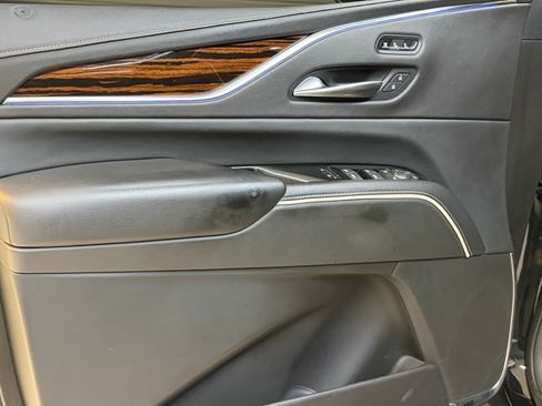 Used 2022 Cadillac Escalade ESV Premium Luxury RWD image 12