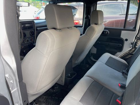 Used 2009 Jeep Wrangler Unlimited X AWD/4WD image 16