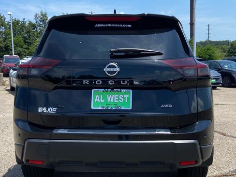 Used 2024 Nissan Rogue S AWD/4WD image 4
