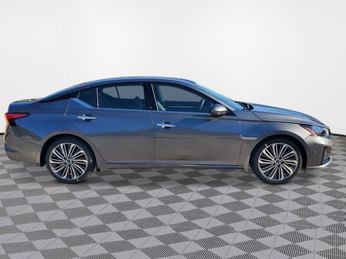 New 2025 Nissan Altima 2.5 SL image 2
