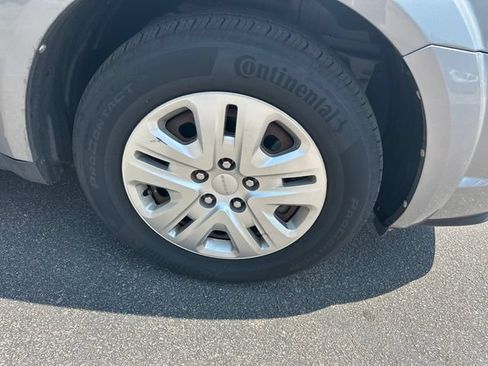 Used 2019 Dodge Journey SE FWD image 24