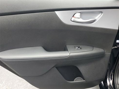 Used 2023 Kia Forte LXS w/ LXS Technology Package image 17