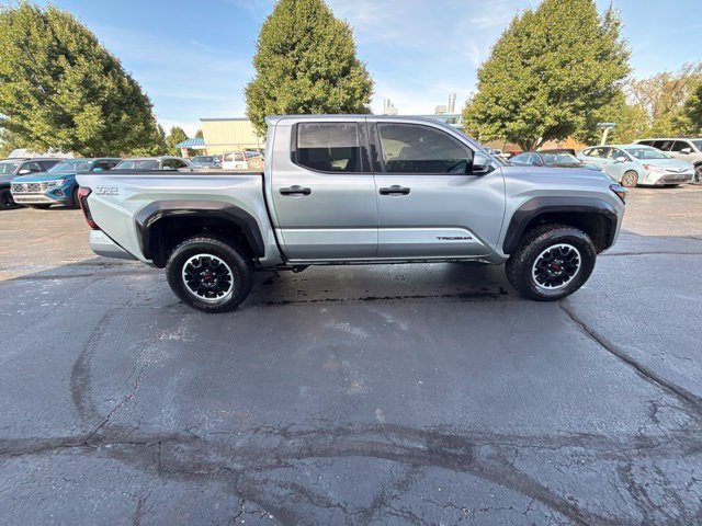 Used 2025 Toyota Tacoma TRD Off-Road AWD/4WD image 8