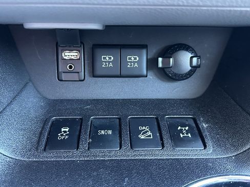 Used 2018 Toyota Highlander XLE image 25