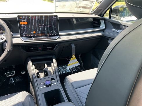 New 2026 Volkswagen Tiguan SE R-Line AWD/4WD image 11