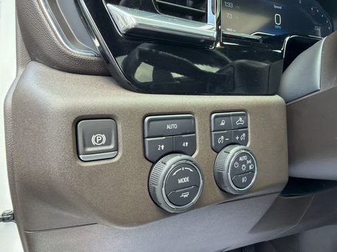 Used 2024 Chevrolet Silverado 1500 LTZ w/ LTZ Premium Package AWD/4WD image 25