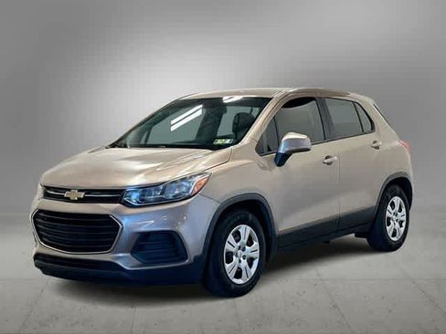 Used 2018 Chevrolet Trax LS FWD image 1