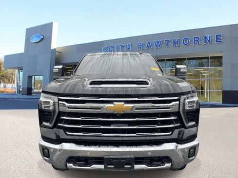 Used 2024 Chevrolet Silverado 2500 LTZ w/ LTZ Plus Package AWD/4WD image 2