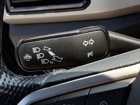 Used 2022 Volkswagen Atlas Cross Sport SEL R-Line AWD/4WD image 28