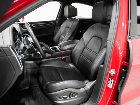 Used 2023 Porsche Cayenne GTS image 10