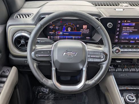 Used 2025 Chevrolet Colorado ZR2 w/ Technology Package image 13