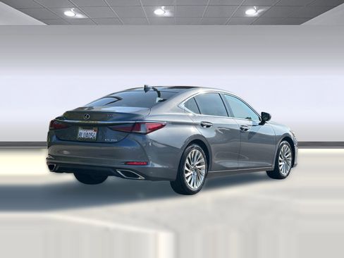 Used 2019 Lexus ES 350 Ultra Luxury w/ Accessory Package 2 image 8