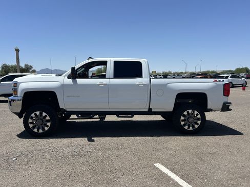 Used 2019 Chevrolet Silverado 2500 LT AWD/4WD image 2