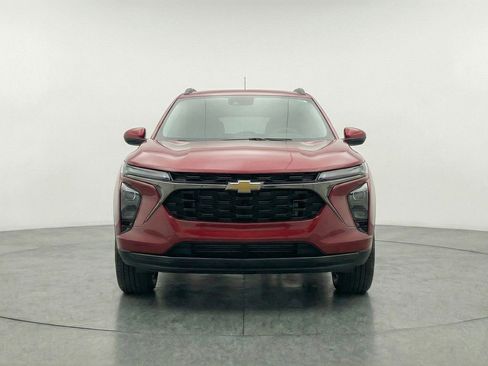 Used 2025 Chevrolet Trax LT image 1