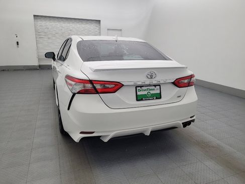 Used 2020 Toyota Camry SE FWD image 6