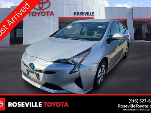 Used 2017 Toyota Prius Two w/ Prius Two Safety Plus Package FWD image 1