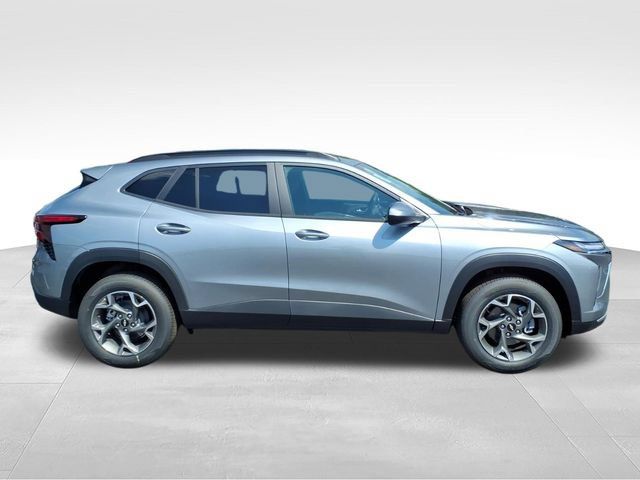 New 2026 Chevrolet Trax LT w/ Driver Confidence Package FWD image 2