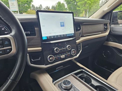 Used 2024 Ford Expedition Limited AWD/4WD image 30