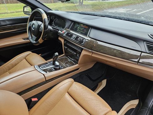 Used 2014 BMW 750Li RWD image 15