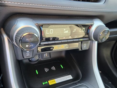 Used 2025 Toyota RAV4 XLE w/ Convenience Package FWD image 18