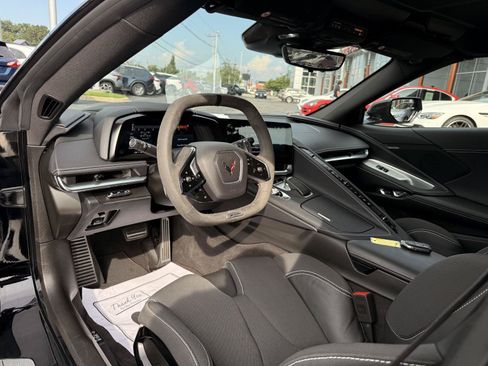 Used 2024 Chevrolet Corvette Z06 RWD image 16