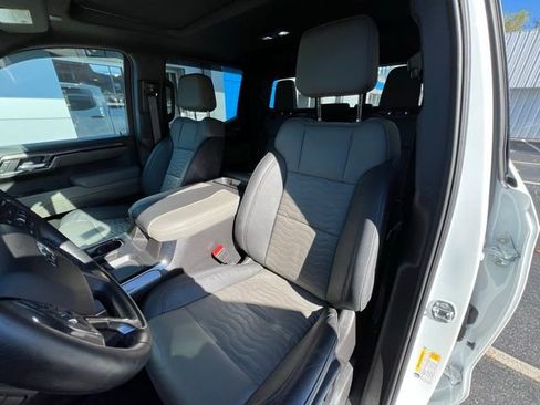 Used 2024 Chevrolet Silverado 1500 ZR2 w/ Technology Package image 10