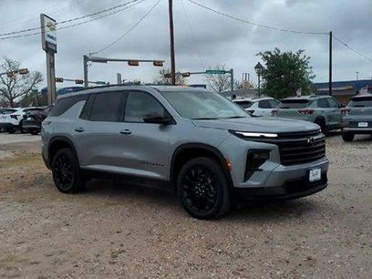 Used 2025 Chevrolet Traverse LT w/ Midnight/Sport Edition