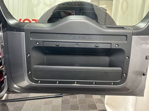 Used 2022 Land Rover Defender 90 X-Dynamic SE image 17