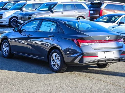 New 2026 Hyundai Elantra SE FWD image 10