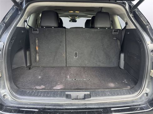 Used 2020 Toyota Highlander XLE FWD image 10