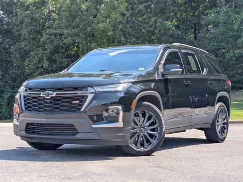 Used 2023 Chevrolet Traverse RS FWD image 4