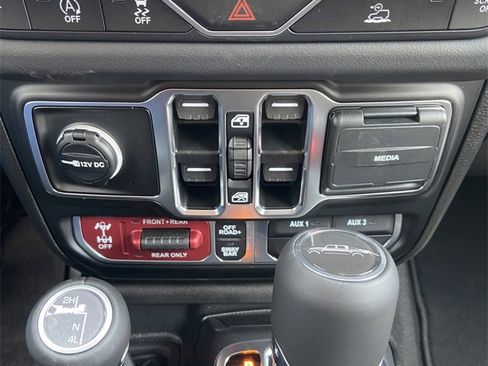 New 2025 Jeep Gladiator Rubicon w/ Convenience Group image 18