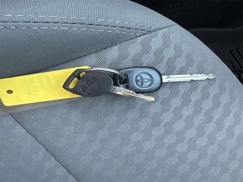 Used 2022 Toyota Tacoma SR5 image 30