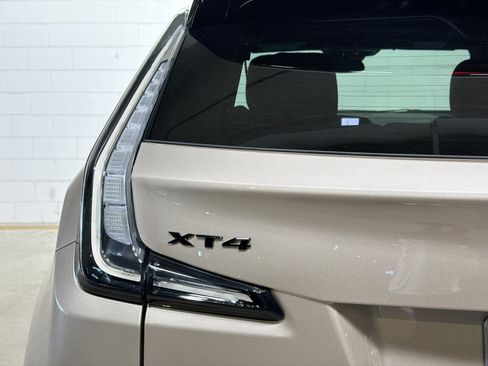 Used 2025 Cadillac XT4 Sport w/ LPO, Onyx Lite Package FWD image 11