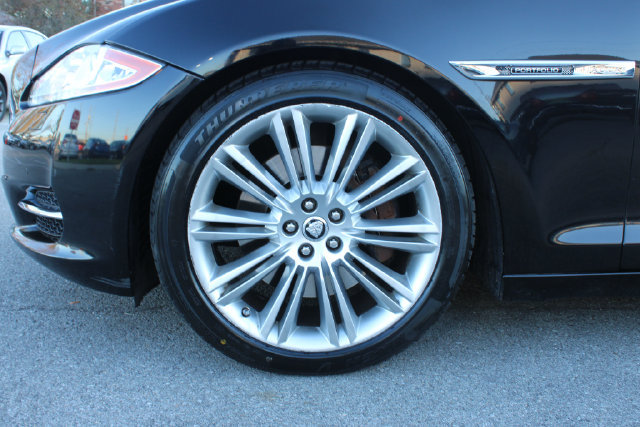 Used 2012 Jaguar XJ L RWD image 32