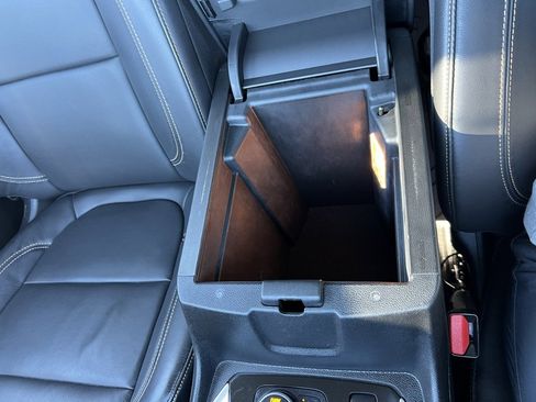 Used 2021 Chevrolet Traverse LT w/ LT Premium Package image 17