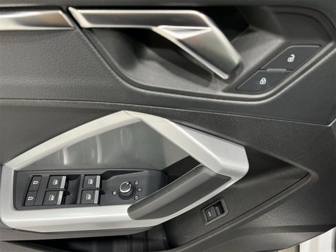 Used 2025 Audi Q3 2.0T Premium image 13