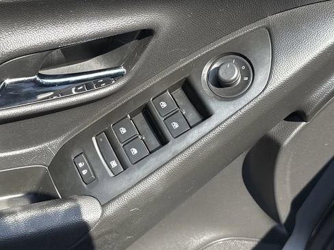 Used 2019 Chevrolet Trax LT w/ LT Convenience Package FWD image 29