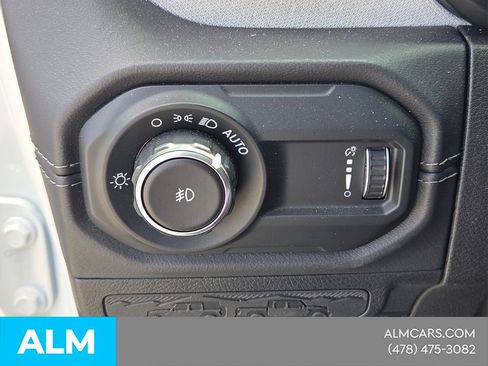 Used 2025 Jeep Wrangler Unlimited Sahara AWD/4WD image 26