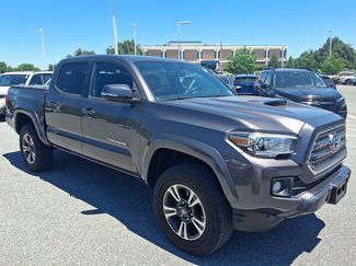Used 2016 Toyota Tacoma TRD Sport w/ Premium & Technology Package AWD/4WD video 3