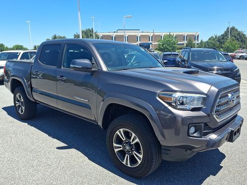 Used 2016 Toyota Tacoma TRD Sport w/ Premium & Technology Package AWD/4WD image 3