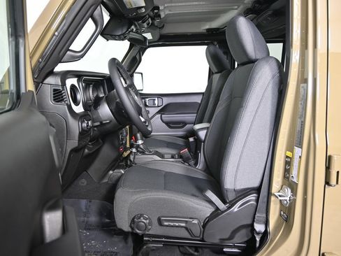 Used 2025 Jeep Gladiator Sport AWD/4WD image 21