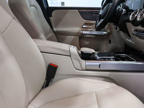 Used 2022 Mercedes-Benz GLB 250 image 17