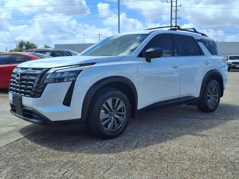 Used 2026 Nissan Pathfinder SV w/ SV Premium Package FWD image 25