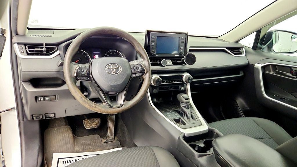 Used 2021 Toyota RAV4 LE AWD/4WD image 11